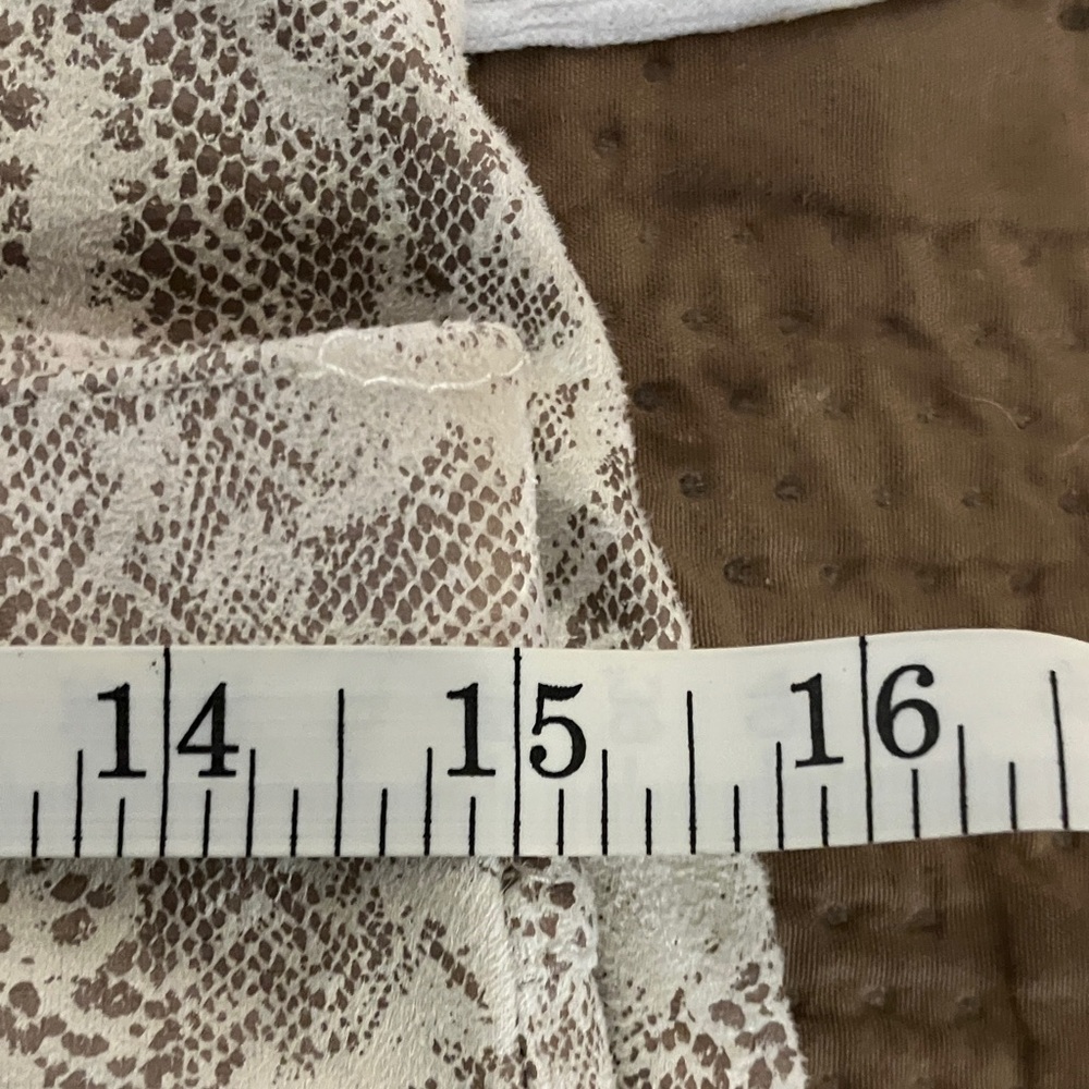 HUE Cream Patterned Leggings - Picture 11 of 11